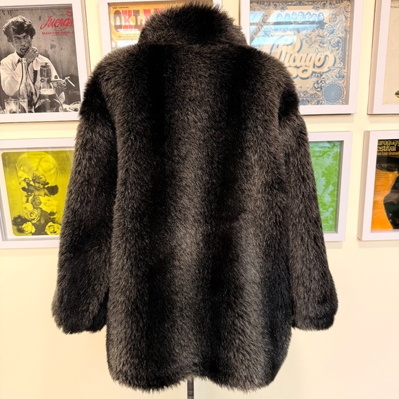 Vintage Black White Faux Fur Coat — Plush & Oversized - Picture 3 of 12